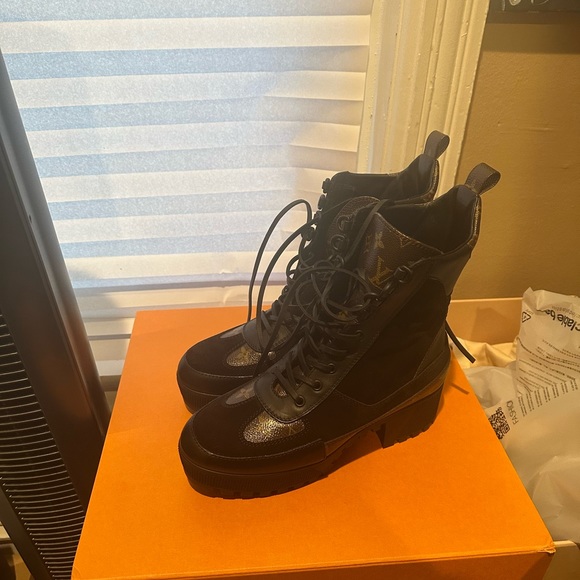 Wore twice - Picture 3 of 4